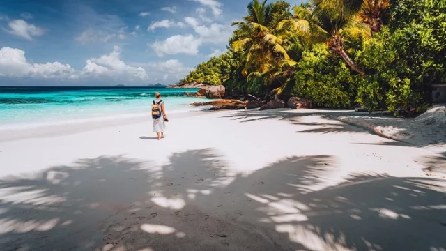 destinos con playas paradisiacas baratos