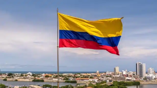 con residencia española puedo viajar a colombia